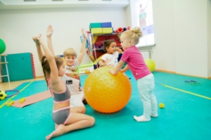 Что такое детский "фитнес", в чём его отличия от "спорта"?