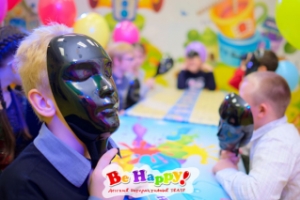 "Мафия" на день рождения: интерактивная развлекательная игра с масками, прозвищами и карточками для детей от Be Happy! в СПб