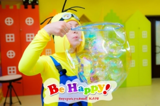 Интересное шоу мыльных пузырей на день рождения ребенка в клубах Be Happy в СПб