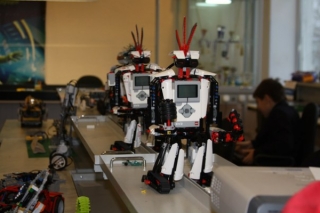 Робототехника для ребенка: ежегодный фестиваль-соревнование по начальной робототехнике в центре "Лего-го" на Звездной