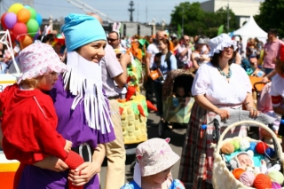 Отчёт о "Параде Колясок", карнавальном празднике в Парке Горького