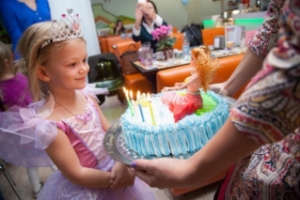 День рождения ребенка летом 2015 в СПб - подарочная акция для всех именинников в активити-парке "Прыг-скок"