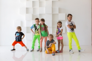 Новые тренды и коллекции детской одежды на празднике Fashion Family Day