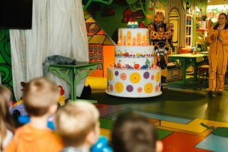 Огромный торт на детский день рождения в "Музеусе" в СПб