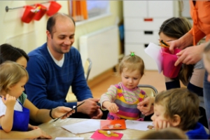 Где провести время с маленьким ребенком в Санкт-Петербурге? Семейная группа "2-4 года" в "Доме Гнома"