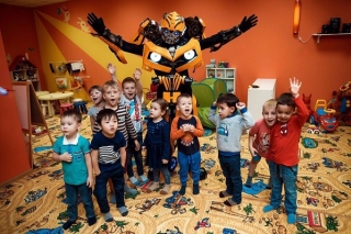 Шоу трансформеров в Новосибирске: детский праздник с Бамблби и его друзьями