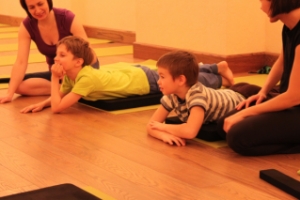 Йога класс для детей и их родителей в СПб, совместные занятия