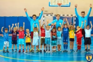 Футбольная школа "Юниор" для детей от 3 лет в Санкт-Петербурге - занятия футболом для дошкольников