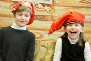Как отпраздновать 23 февраля, 8 марта и Масленицу с детьми в СПб? Интерактивные программы от театра "Картонный дом"
