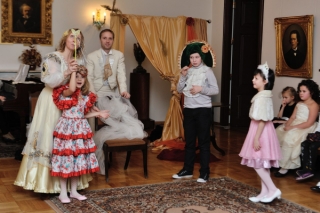 Новогодняя елка 2017 для детей в СПб: маскарад с театром "Картонный дом"