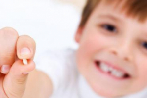 Травма переднего зуба у ребенка – что нужно делать?