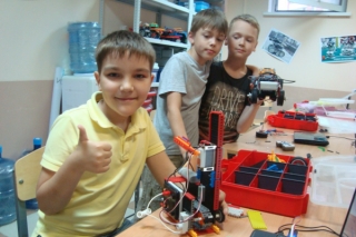 Чем занять ребенка летом 2017 в СПб? Робототехника в клубах "Роботрек"