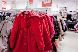 Скидка 70% на второй товар из одежды и обуви для детей в магазинах "Детки", СПб