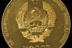 Школьные медали в коллекции Музея истории денег в СПб