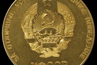 Школьные медали в коллекции Музея истории денег в СПб