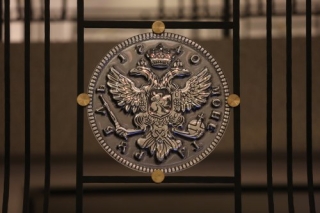 Красивые музеи для всей семьи в центре Санкт-Петербурга: "стеклянные монеты" в Музее истории денег
