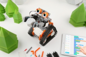 Правильные игрушки для мальчиков и девочек от 8 лет: экспедиция в космос вместе с роботами