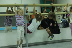 Детский фитнес-марафон - капоэйра, ушу, зумба для детей в клубе "Радуга" в СПб, фото