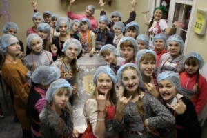 Праздник для школьных классов на 23 февраля и 8 марта в СПб: сезонная программа в "КидБурге"