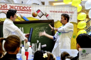 Как заинтересовать ребёнка в физике и химии? Обучение через развлечение с "Научным шоу профессора Николя"
