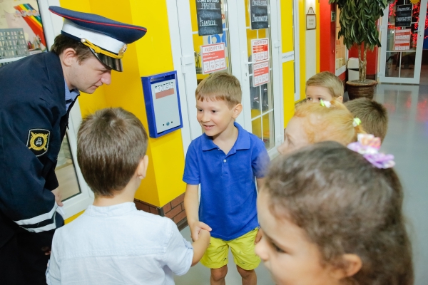 Ученик ростов. Кидбург полицейский. Ростов город профессий для детей. Музей профессий для детей в Ростове. Городок профессий для детей в Ростове.