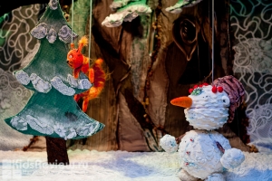 Красивый детский кукольный спектакль "Сказки Бабушки Зимы" в кафе-театре "Белый Кролик", СПб