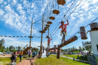 Верёвочный городок "Норвежский парк" для детей и взрослых на курорте "Сириус", юго-восточная Финляндия