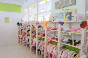 Магазин-секондхэнд детской одежды "Малиновый сад" в Финляндии (Котка) работает летом каждый день