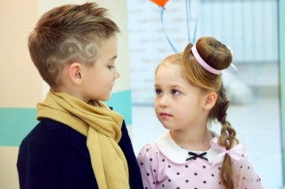 Стильные прически и стрижки на выпускной в Петербурге: праздничный образ от сети детских парикмахерских "Воображуля"