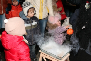 Детские праздники на английском: фотоотчет с вечеринки на Хэллоуин 2014 от клуба VokiToki, Москва