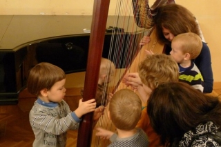 Музыкальные занятия для малышей в СПб от центра "Арт-паркИНГ"