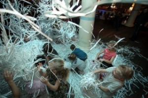 Бумажное шоу на детский день рождения - праздник в "Тики-Баре", Москва