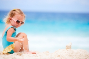 Дети и SPF: как правильно пользоваться солнцезащитным кремом?
