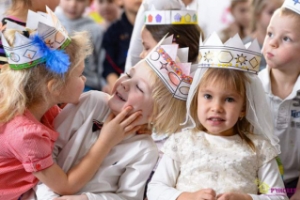 Детские праздники на иностранном языке: "Galette des Rois" в центре P'tit CRE, Москва, фото