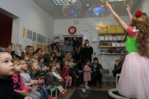 Шоу мыльных пузырей для детей в Москве: представление в центре Fox-club, фотоотчет