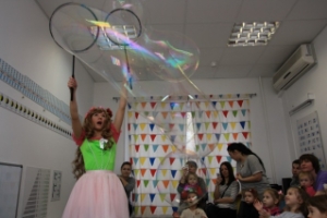 Шоу мыльных пузырей для детей в Москве: представление в центре Fox-club, фотоотчет