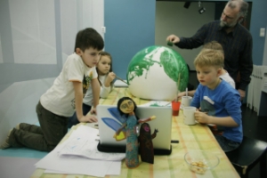 Развивающие занятия для малышей на Васильевском острове, СПб: детское творчество в антикафе "НЕвзрослые"