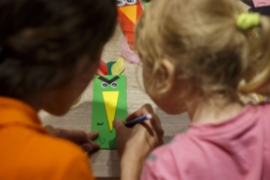 Мастер-класс для детей "Закладки в стиле Angry Birds" в Angry Birds Activity Park в СПб, фото