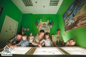 Необычный день рождения для ребенка в студии рисования песком SandLand, СПб, фото