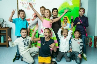 Театральный кружок для детей в Приморском районе СПб: детская театральная студия в клубе "Дубы-Колдуны"