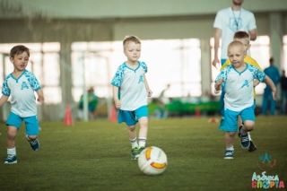 Занятия футболом для детей от 3 лет в "Азбуке спорта" в СПб в 2016 учебном году начинаются в августе