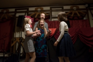 Как организовать веселый день рождения для ребенка, СПб? Волшебный праздник с театром "Картонный дом", фото