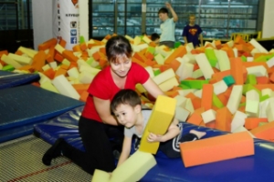 Тренировки babitut - спорт на батуте для малышей от 1,5 до 5 лет и их мам в СПб, в клубе с9h13no3