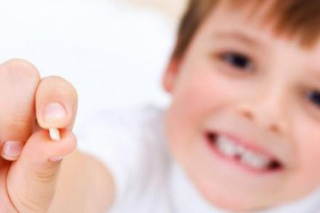 Травма переднего зуба у ребенка – что нужно делать?