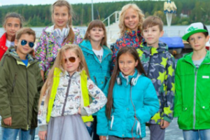 Верхняя одежда для детей и подростков в Хабаровске