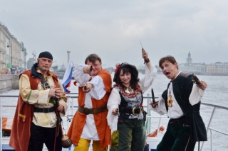Куда пойти с подростком в Петербурге? Интерактивное пиратское шоу на борту теплохода от театра "Светлица"