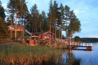 Куда поехать на майские в Финляндии? Sport & Spa Hotel Vesileppis, отель и аквапарк не берегу озера c подземной лыжной ареной и боулингом
