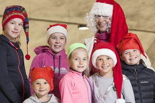 Финский Санта Клаус, его жена Муори, школа эльфов и другие развлечения для детей в отеле с аквапарком Vesileppis, Финляндия